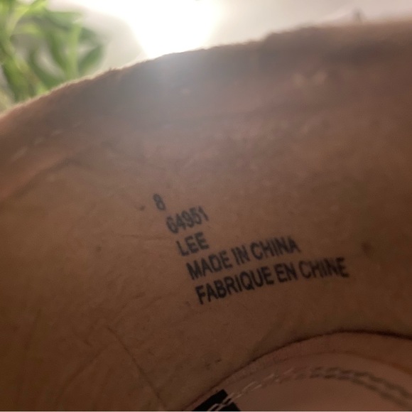 Size 8 heels. Beige. Attitude. - Picture 5 of 6